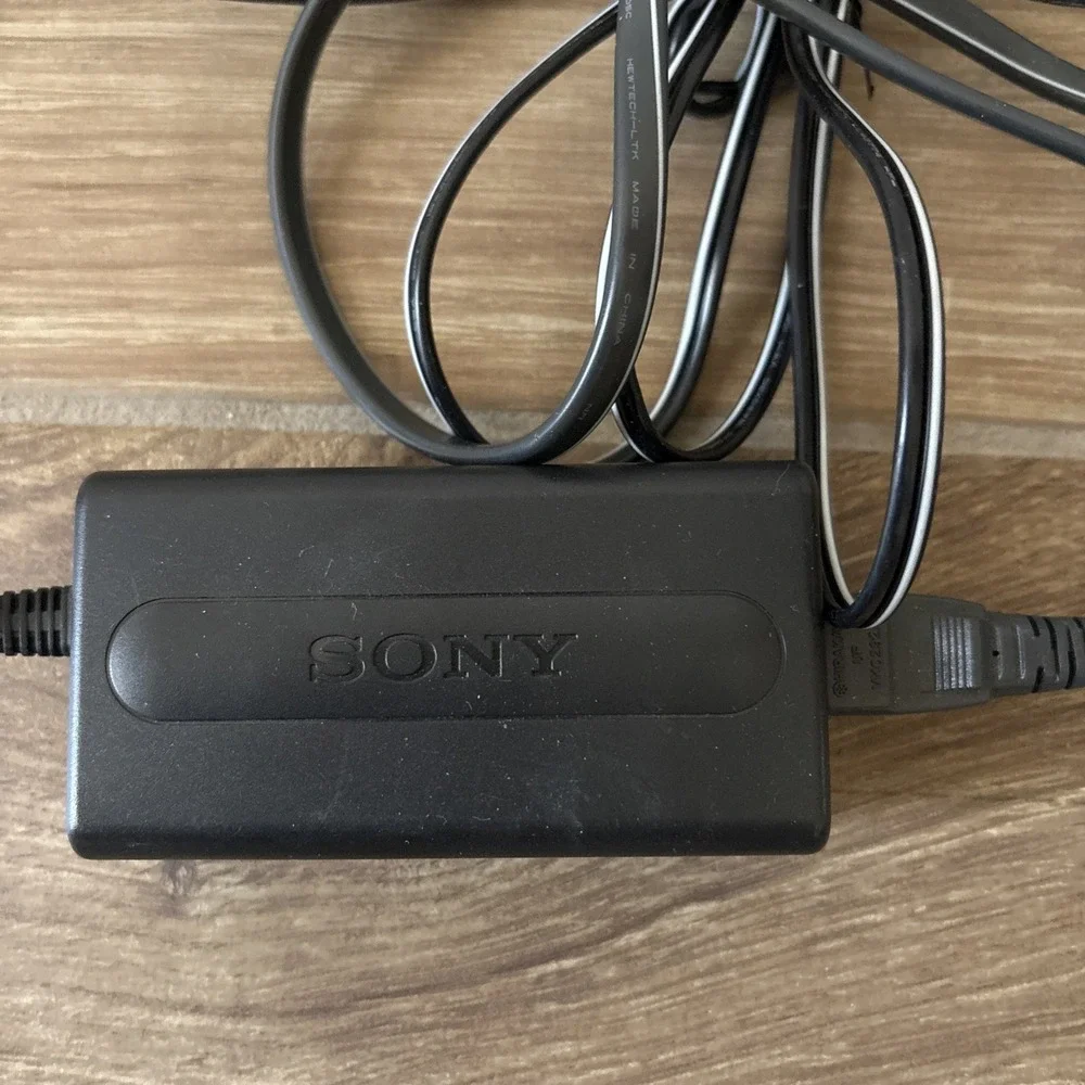SONY AC-L10A AC Power Adapter 8.4VDC 1.5A Camcorder Charger GENUINE OEM